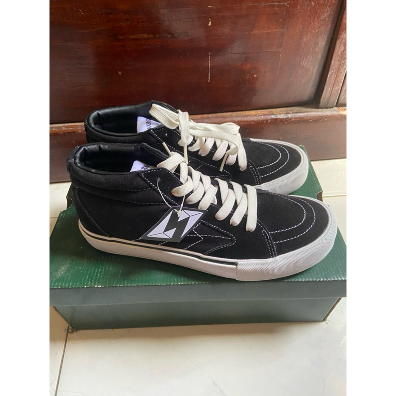 Sepatu Saint Barkley Midlothian