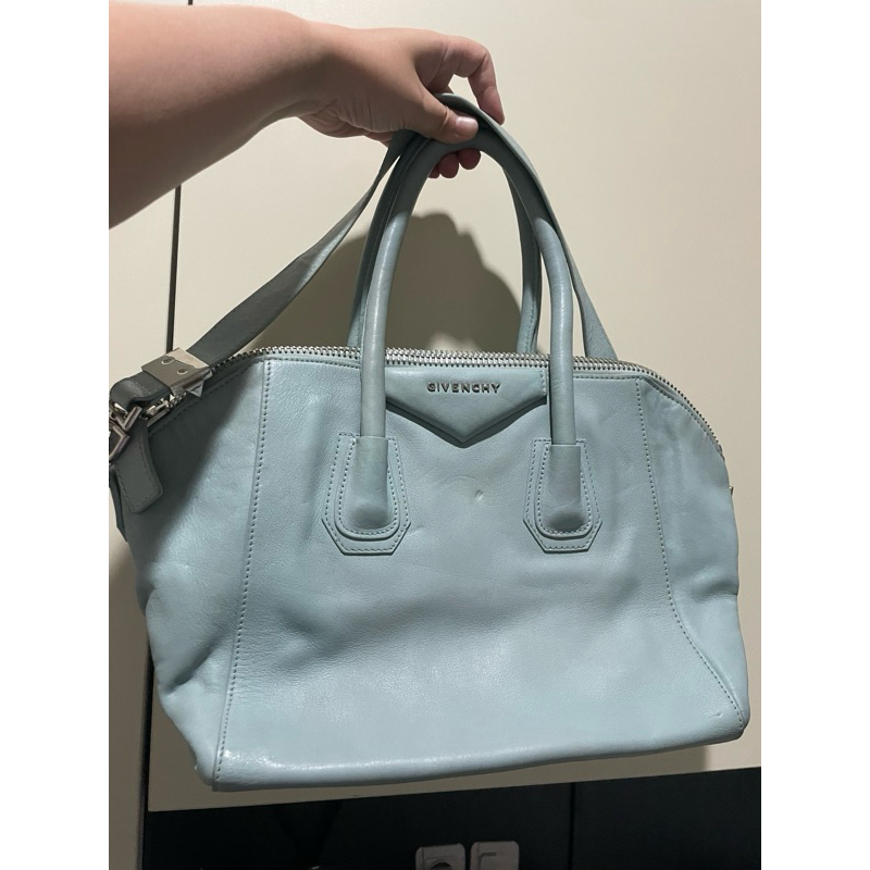 GIVENCHONG ANTIGONA BABY BLUE SIZE MEDIUM - GOOD CONDITION