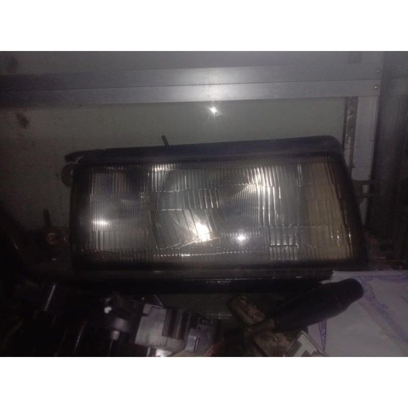 headlamp copotan mobil Ford laser sebelah kanan