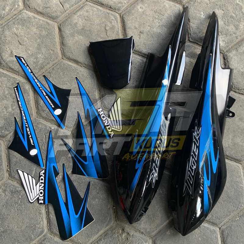 Cover body set samping Honda Tiger Revo set Striping Hitam Biru 2013 bodi kanan kiri tirev revolutio