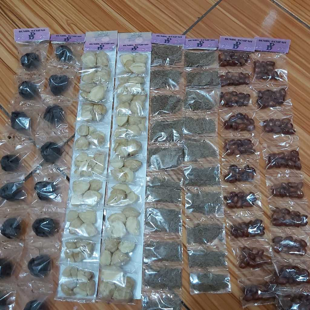 

Bumbu dapur renceng 1 renceng isi 10 bungkus / Runtuy renceng