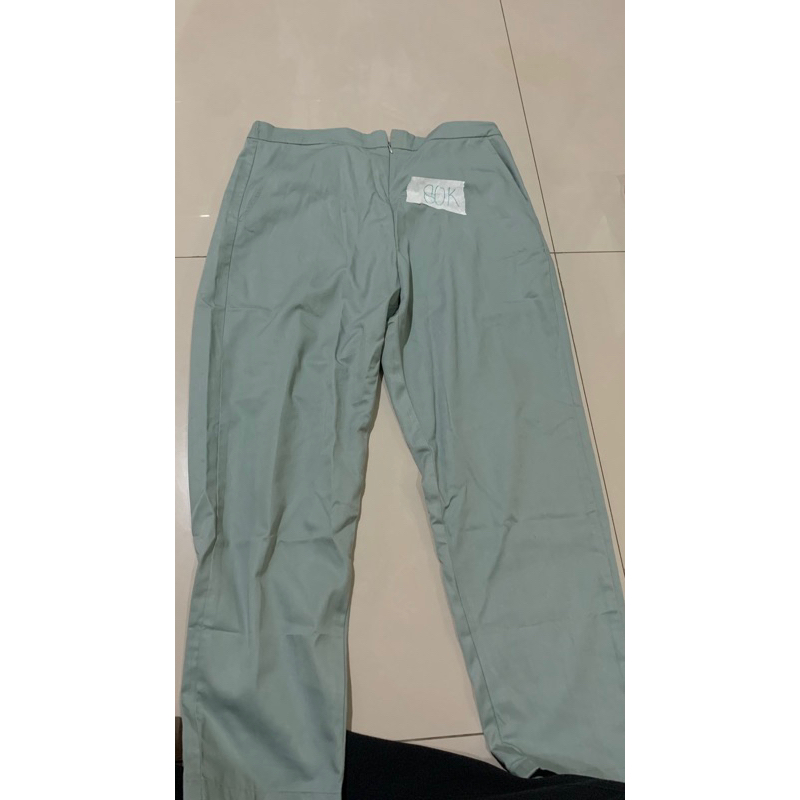 celana mint sage green