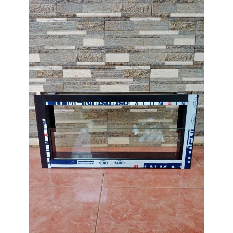 Boven / jendela aluminium kaca ,zig-zag 30x60cm HITAM