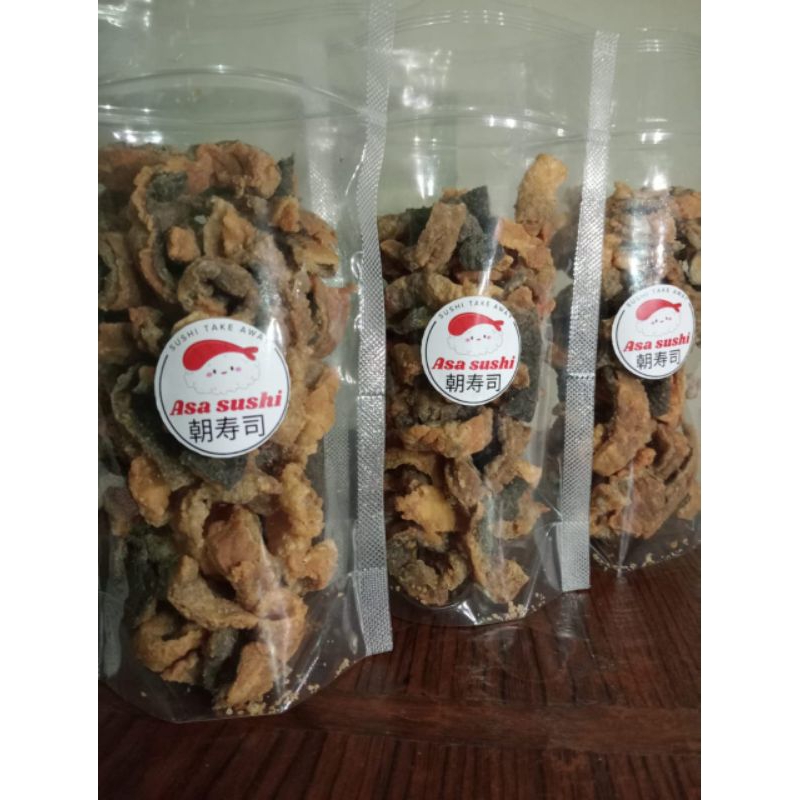 

Keripik kulit ikan salmon/ Salmon fish skin chip