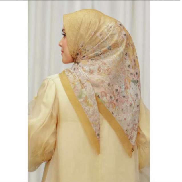 Ederra Curry Buttonscarves