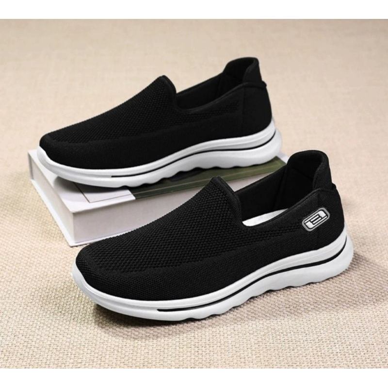Sepatu Sneakers Pria Casual Import Slip on Tanpa Tali