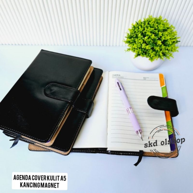 

Agenda kulit note book kulit kancing magnet ukuran A5 index ( terima cetak costume logo)