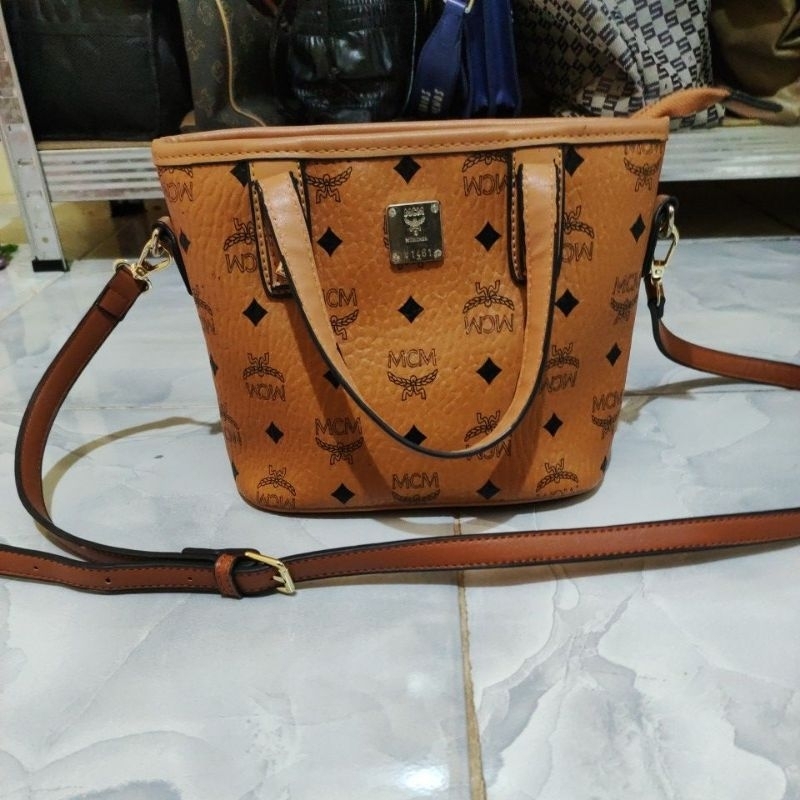 sling bag MCM preloved