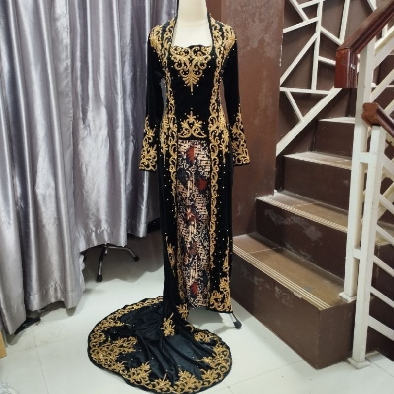 Kebaya Kutubaru Ekor Sherina NN