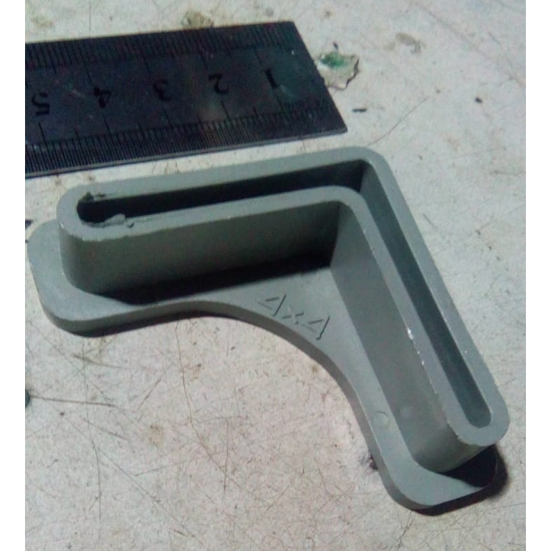 alas kaki plastik siku rak siku besi lubang 4x4