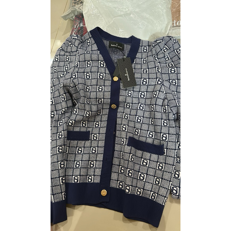 Cardigan As is new buttonscarves