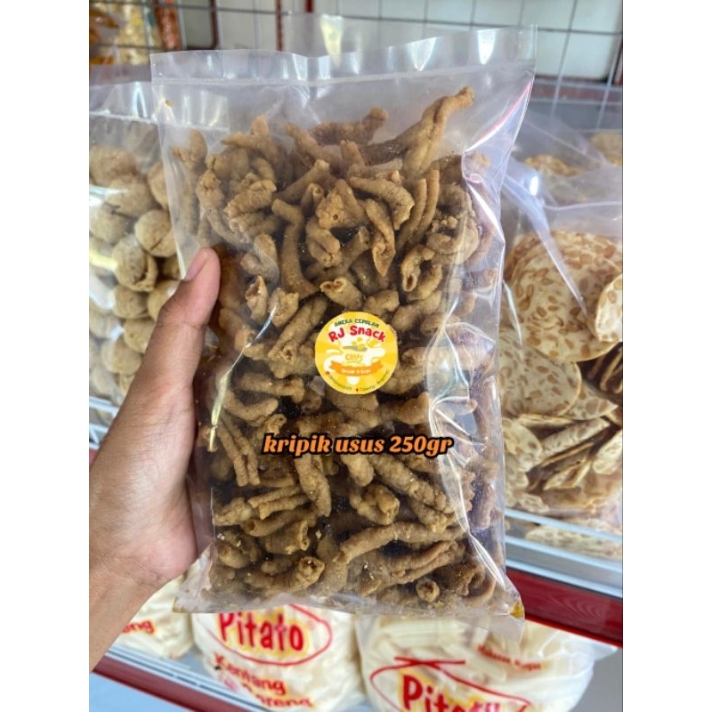 

Snack Kripik Usus crispy 250gr camilan cemilan kiloan termurah rj snack kediri