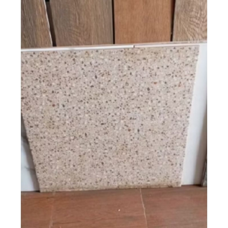keramik KIA ukuran 50x50 hri