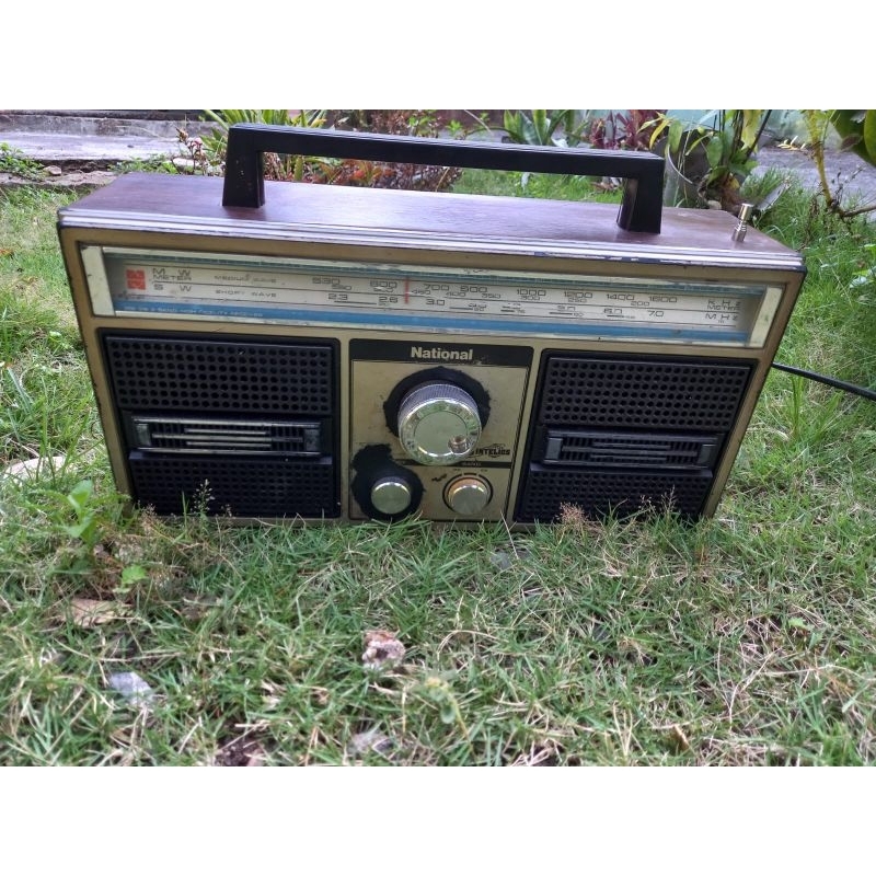 Radio Kayu Vintage Lawasan National