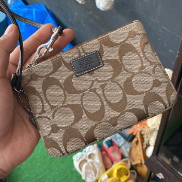 wrislet coach preloved second signature pouch clutch