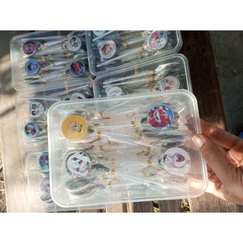 

1 pack isi 20pcs coklat loli koin free stiker kartun mix karakter, bisa request