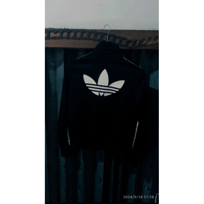 tc adidas big logo