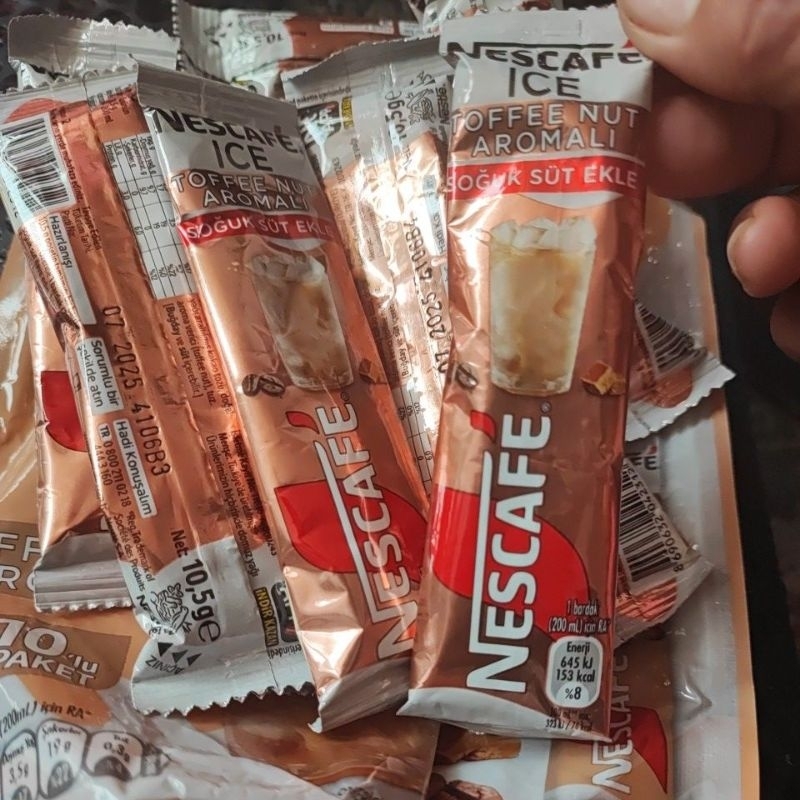 

Nescafe ice kopi mix coklat di seduh pake es