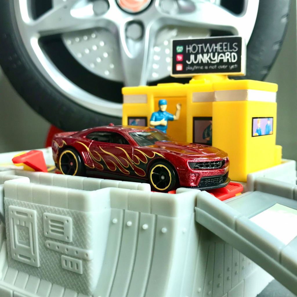 Hot Wheels 12 Camaro ZL1 Concept Flashfire Gift Pack Edition