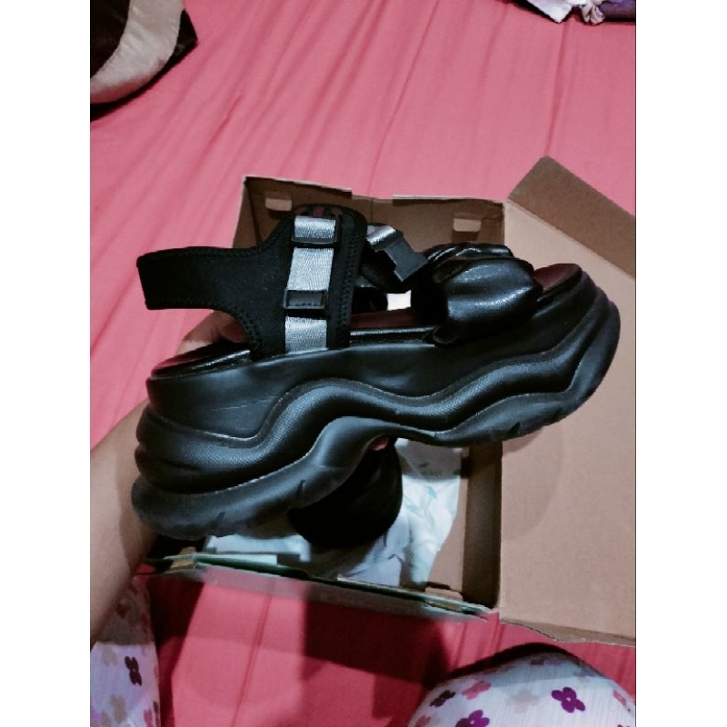 Preloved Sendal kronikel