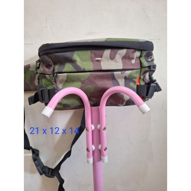 Tas pinggang branded braun buffelWarna tentara
Uk 21 x 12 x 14
Limited edition