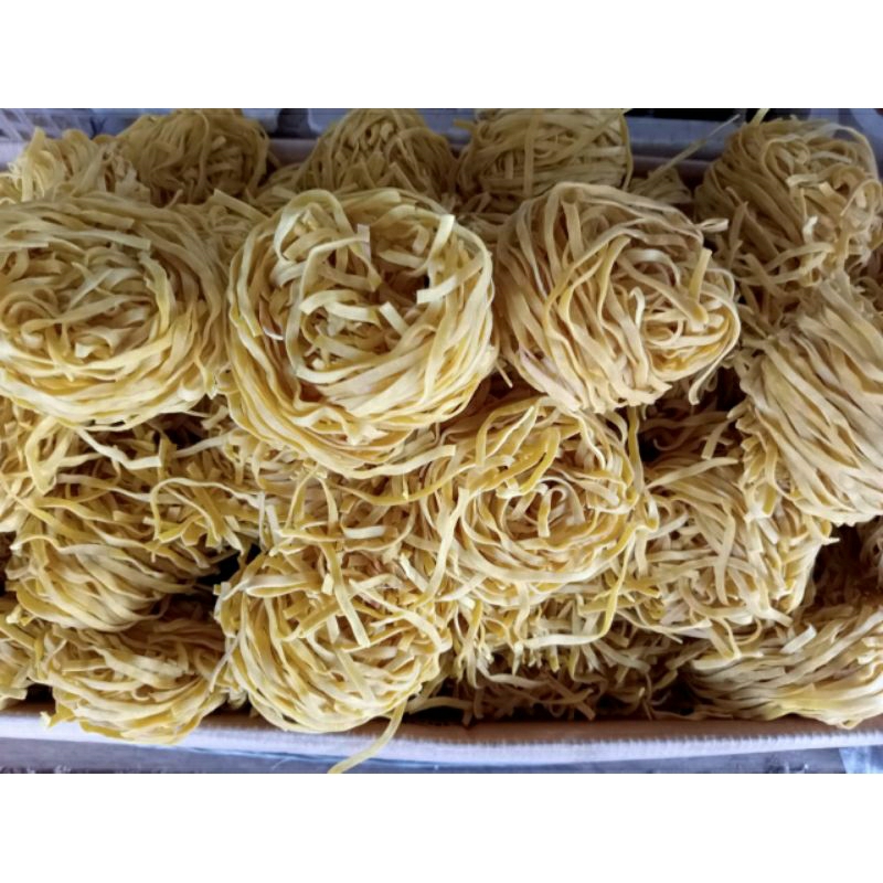 

Mie Kuning Kering Bulat Asli Kalimantan....1kg