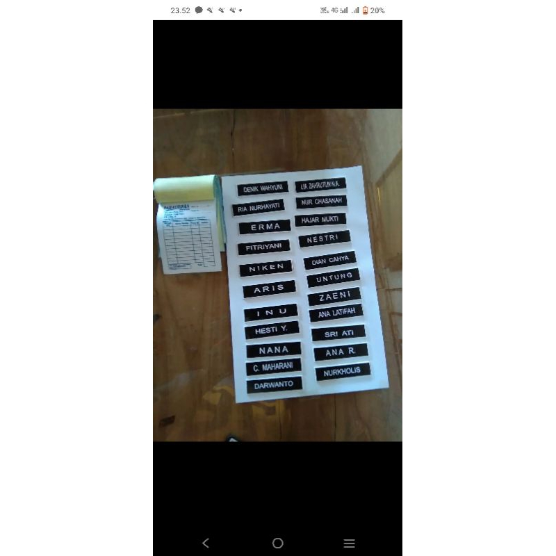 

nama dada akrilik name tag