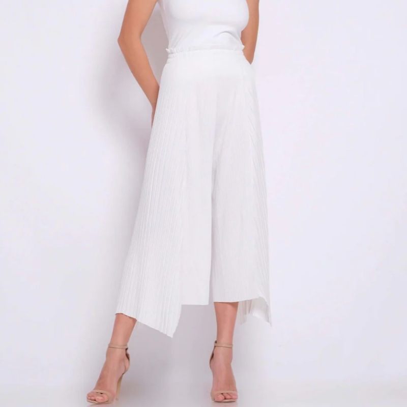 # 28 White zayn pleated cullotes