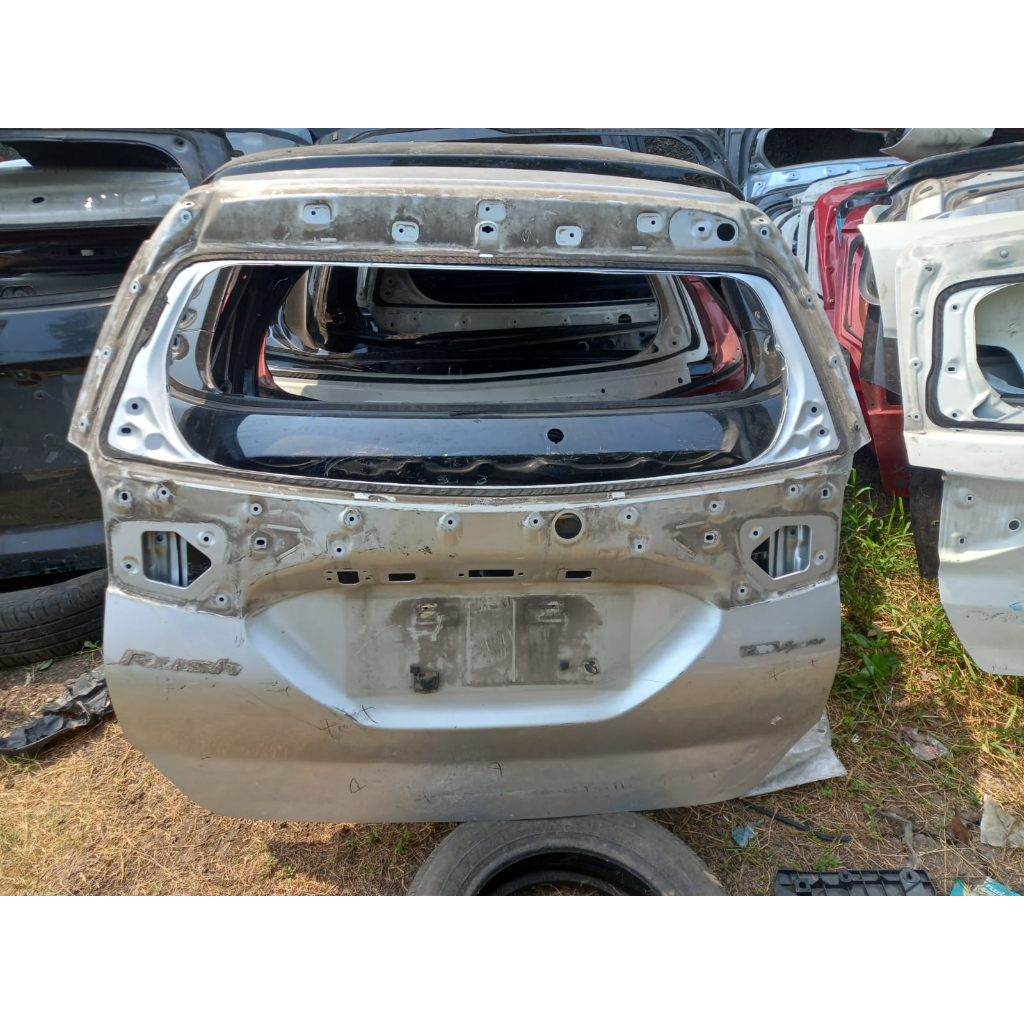 Pintu Bagasi Belakang Toyota RUSH 2019