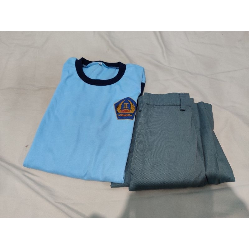 takeall rok abu dan kaos olahraga seragam SMKN 2 Jakarta preloved