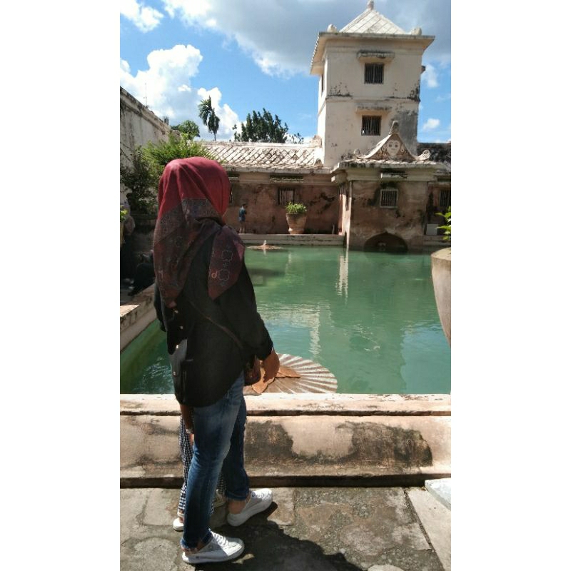 Deenay kerudung preloved