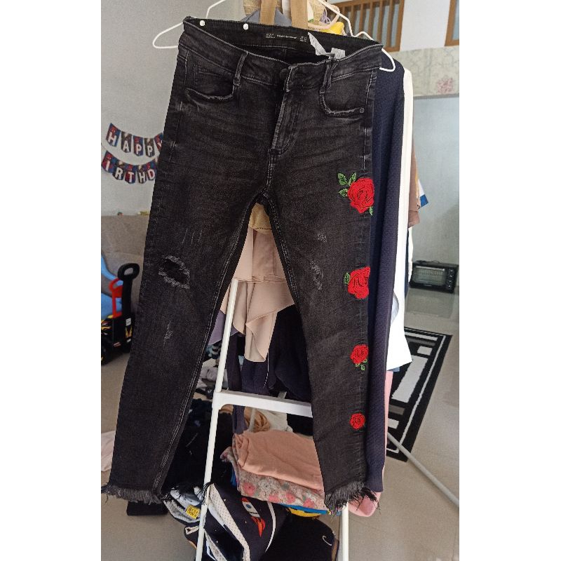 Zara black jeans rose embroidery