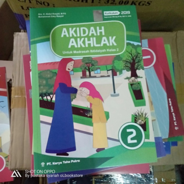 buku akidah akhlak kelas 2 SD mi Toha putra