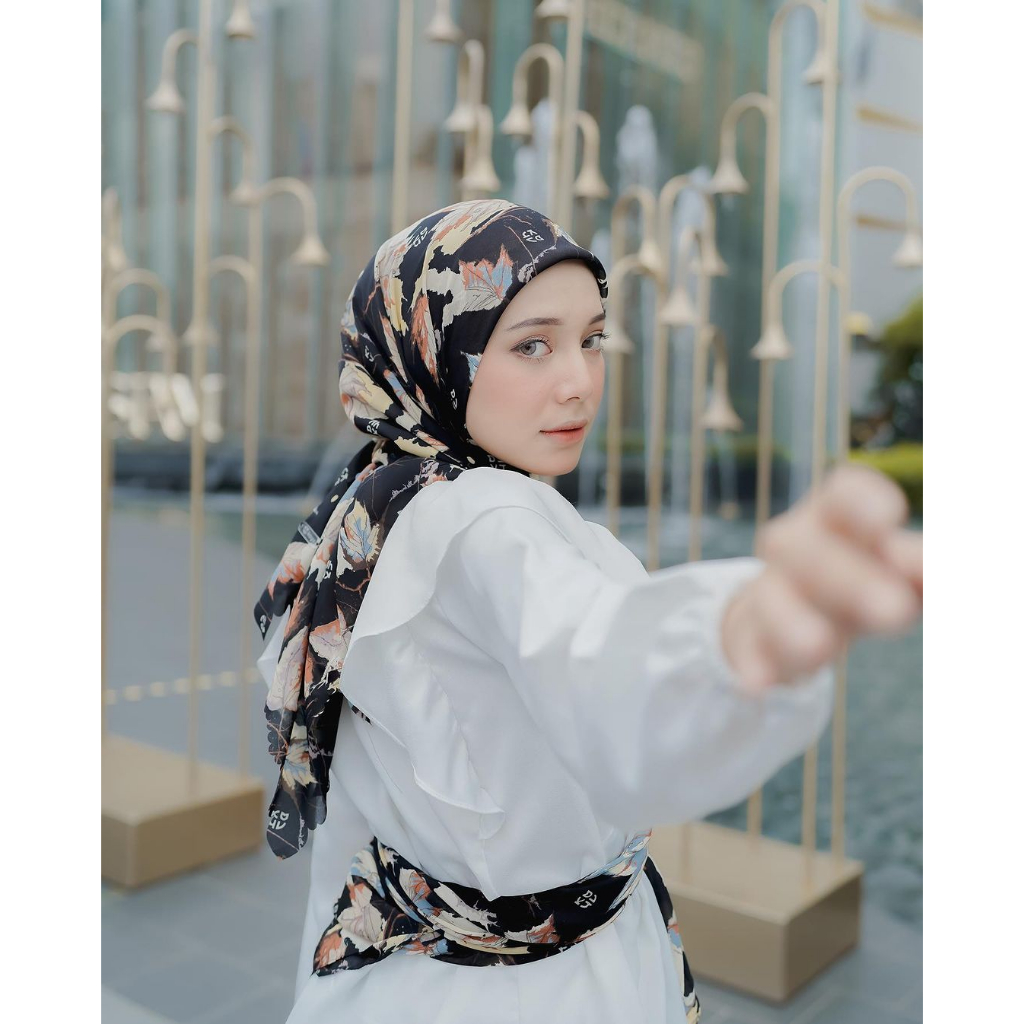 Hijab Segiempat Viney Jepang Motif Leaf Maple (Autum Series)