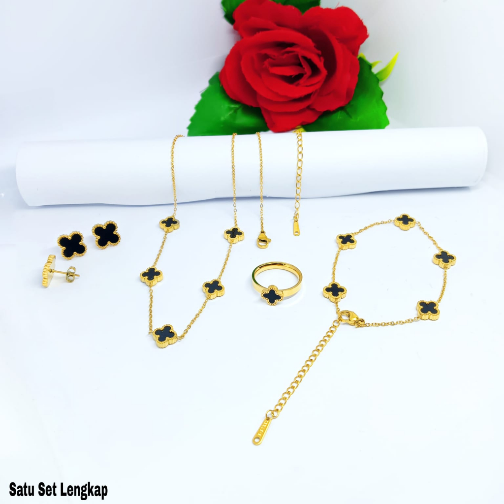 Set Perhiasan Titanium Bunga Hitam Kalung Gelang Cincin Anti Karat