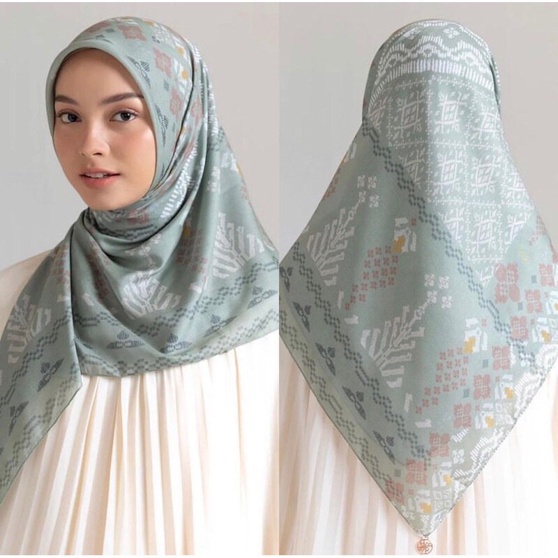 RIA MIRANDA original box