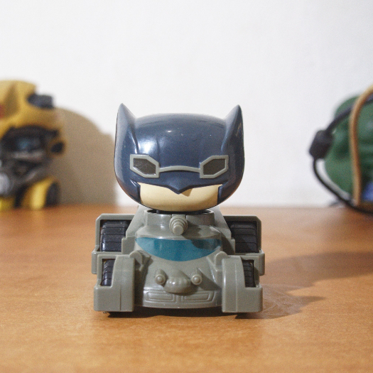 Figure Batmobile Mobil Batman KFC Chaki Kids Meal DC - Mainan Bekas