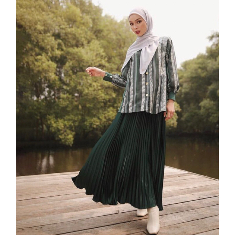 Zaskia sungkar Zalika Blouse Emerald Ori jastip