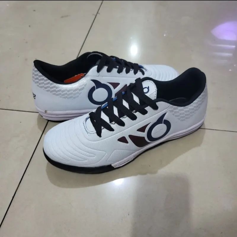 Sepatu Futsal Ortuseight BBS Putih