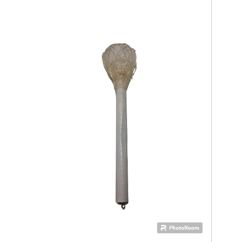 Kocokan kue dari senar plastik