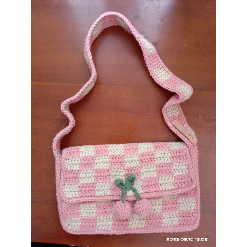 Tas bahu rajut/ tas rajut crochet handmade/ tas cherry croche/ tas rajut motif catur