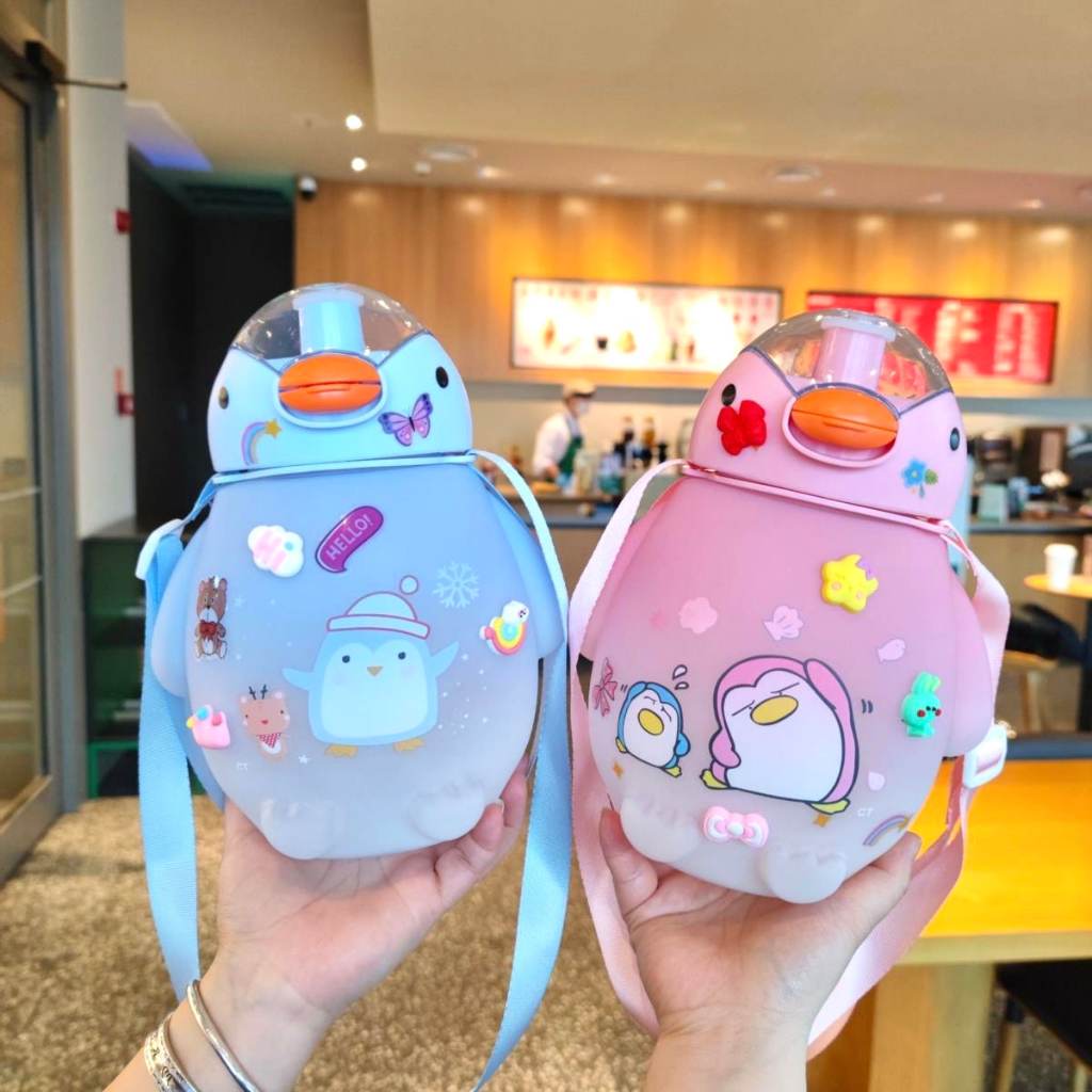 Botol Minum Anak Plastik 1500ml Karakter Penguin Tali Sedotan Sticker