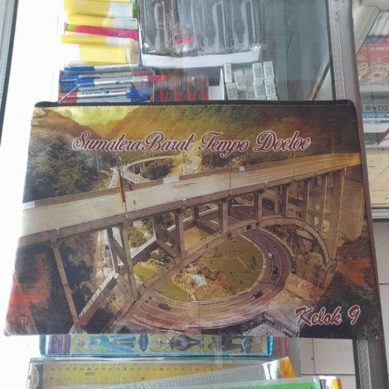 map tas resleting kain dilapisi karet tebal.