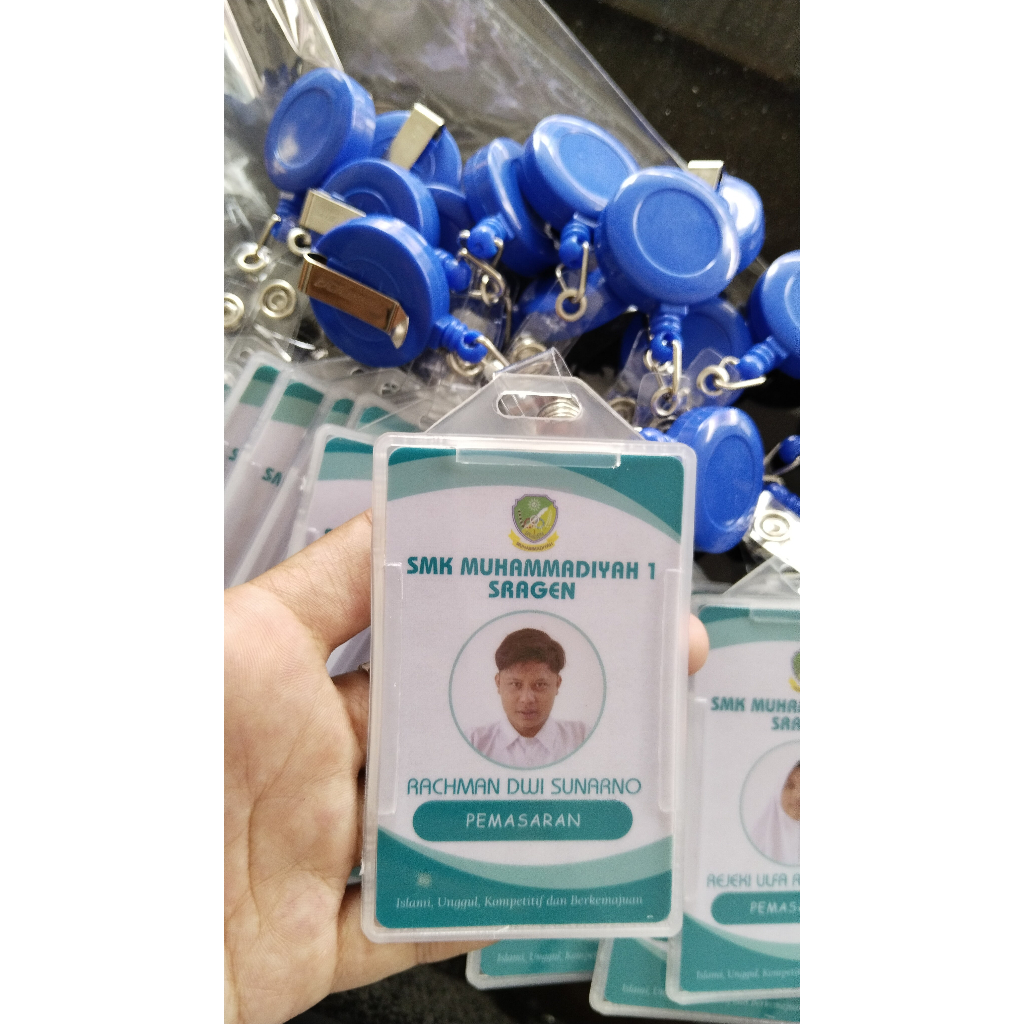 

YOYO ID CARD DAN HOLDER 1 PAKET CUSTOM MURAH TIMBUL 1 HARI JADI