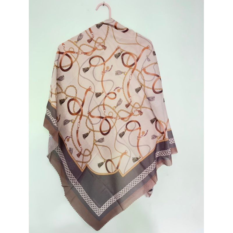 Preloved Vanilla Hijab Everyday Scarf Chain