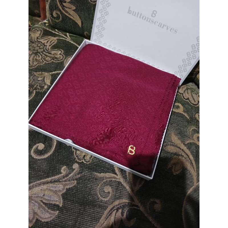Preloved Buttonscarves embossed ruby