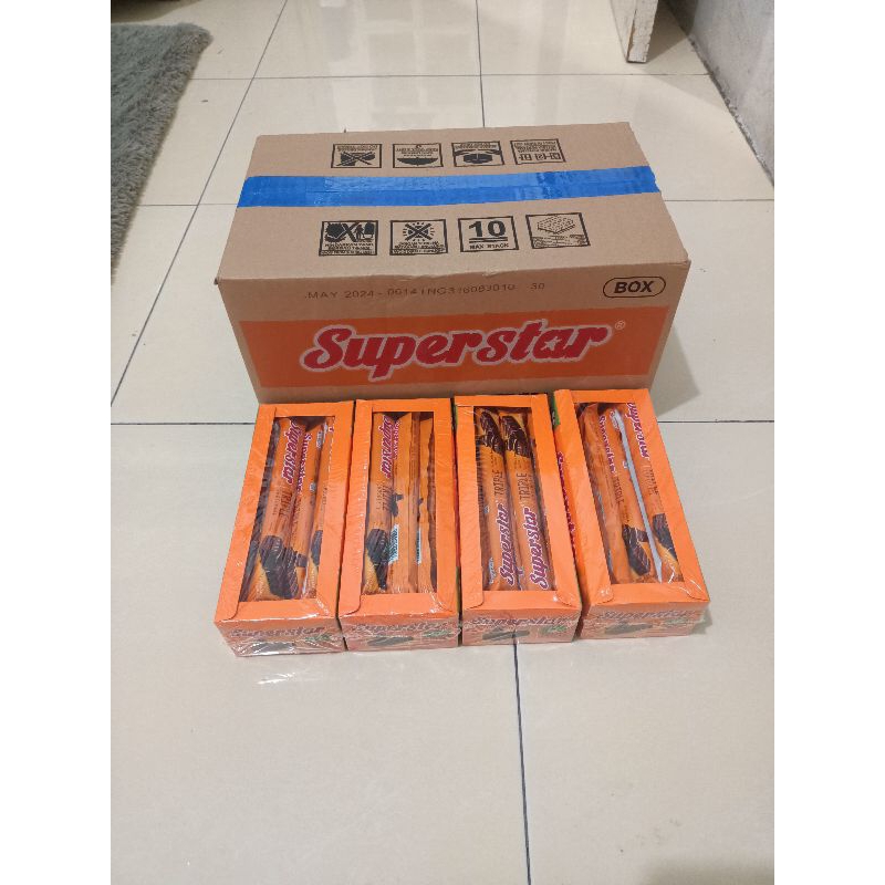 

Superstar Triple Chocolate Roma Wafer Cokelat 1 Box Isi 12 pcs X 18gr