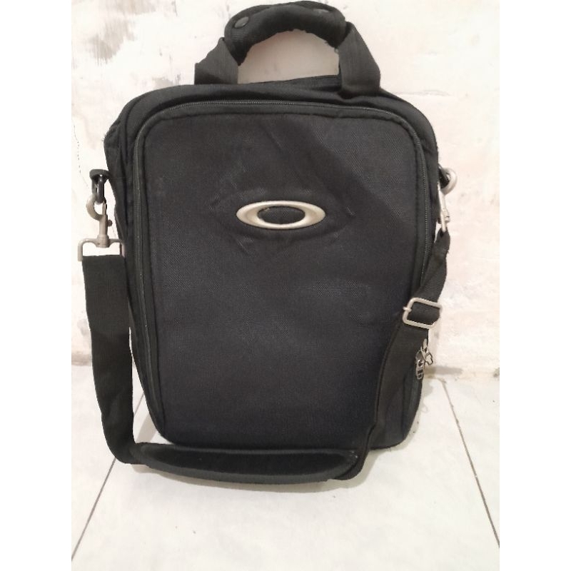 Slingbag  Brand OAKLEY ori monza bag preloved