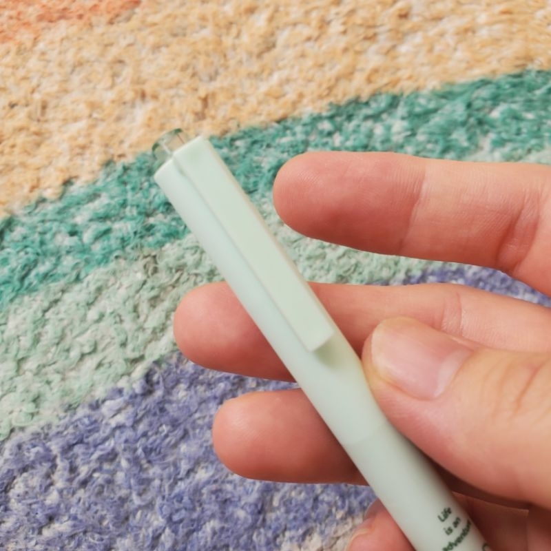 

Pulpen gel tupai 0.5mm smooth writting