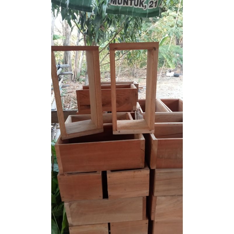 loster pentilasi udara kayu mahoni